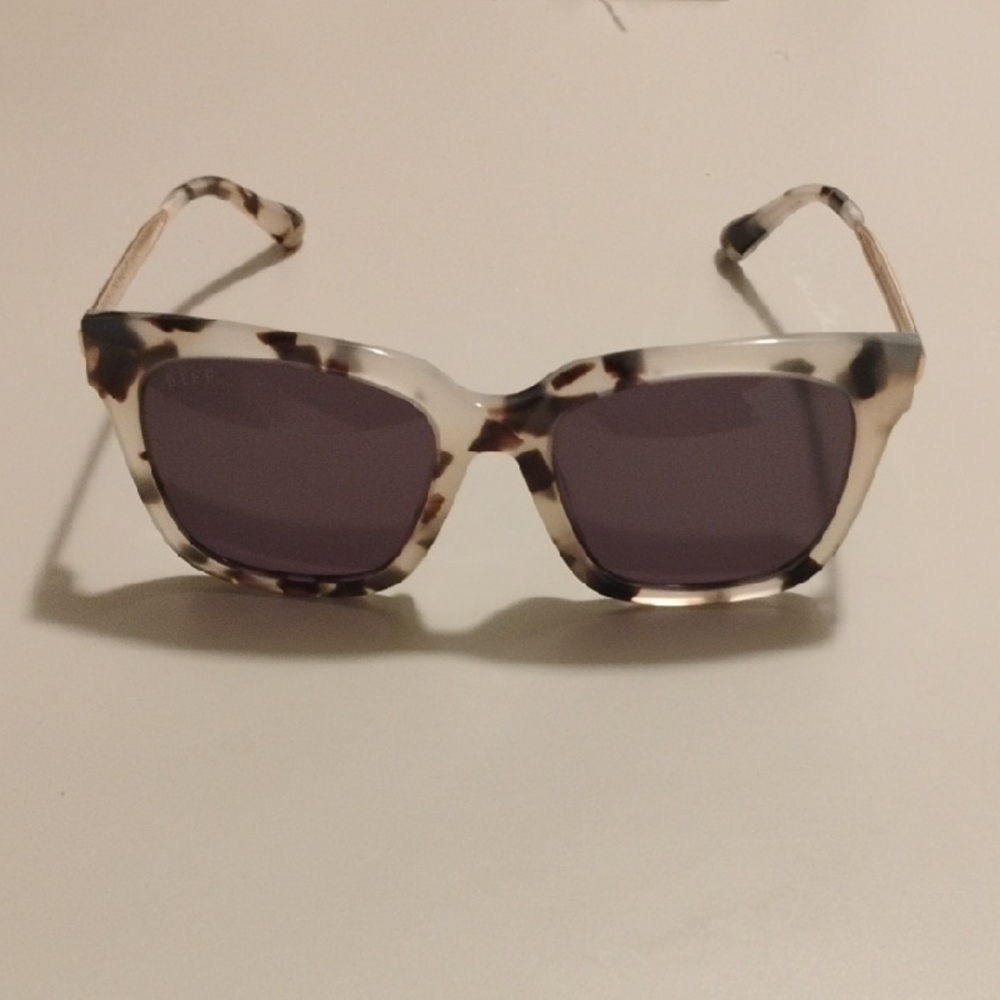 Stylish Tortoise Shell Sunglasses